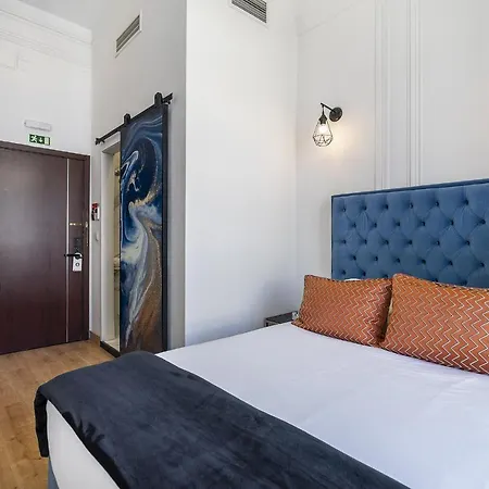 5 Hotel