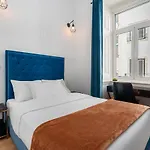 5 Hotel